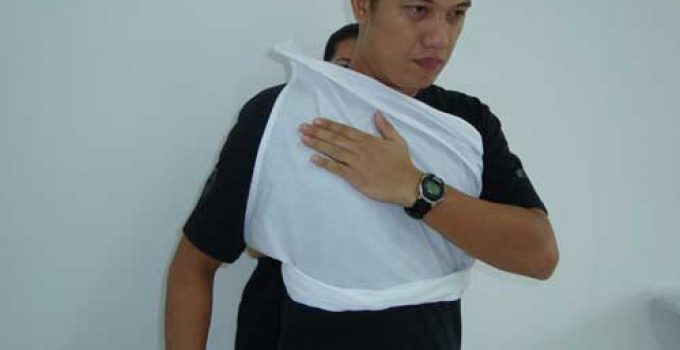 KANAMALARDA ÜÇGEN BANDAJ UYGULAMASI NASIL YAPILIR? KANAMALARDA ÜÇGEN BANDAJ UYGULAMASI NASIL YAPILIR?